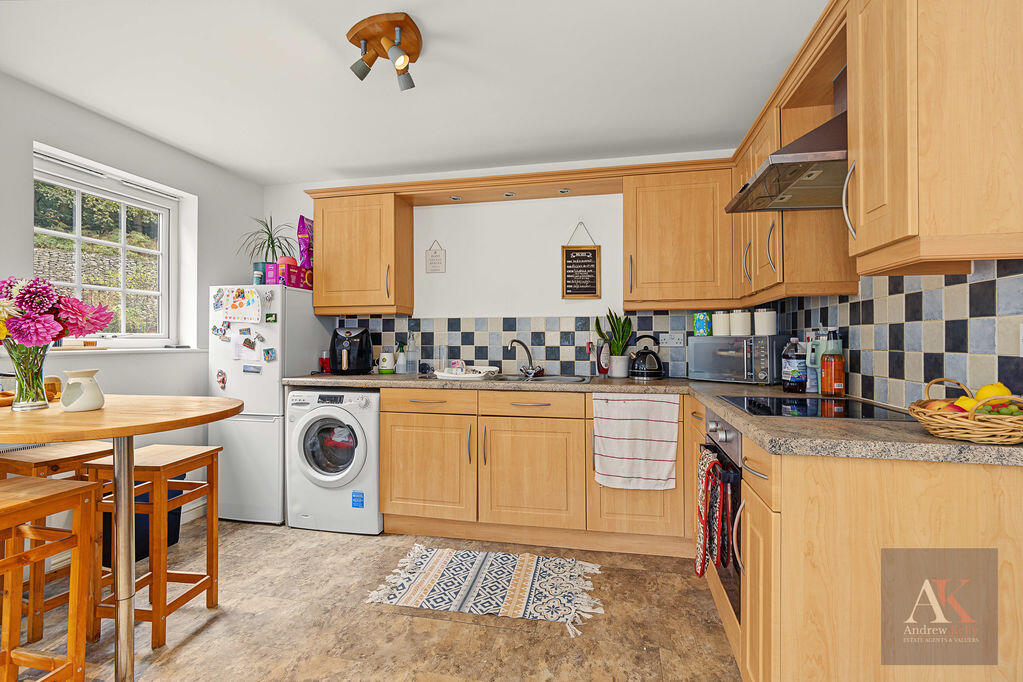 Gale Close, Littleborough, OL15 9EJ  photo 4