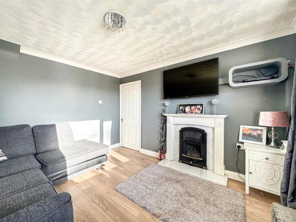 House in Corby, Danesholme - More