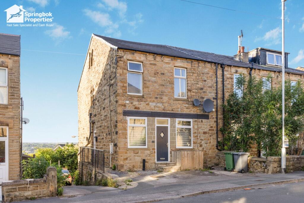 2-bed flat on Commonside, Hanging Heaton, Batley, West Yorkshire, £35,000
