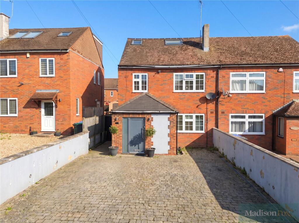 Main image of property: The Broadway, Loughton, Essex, IG10