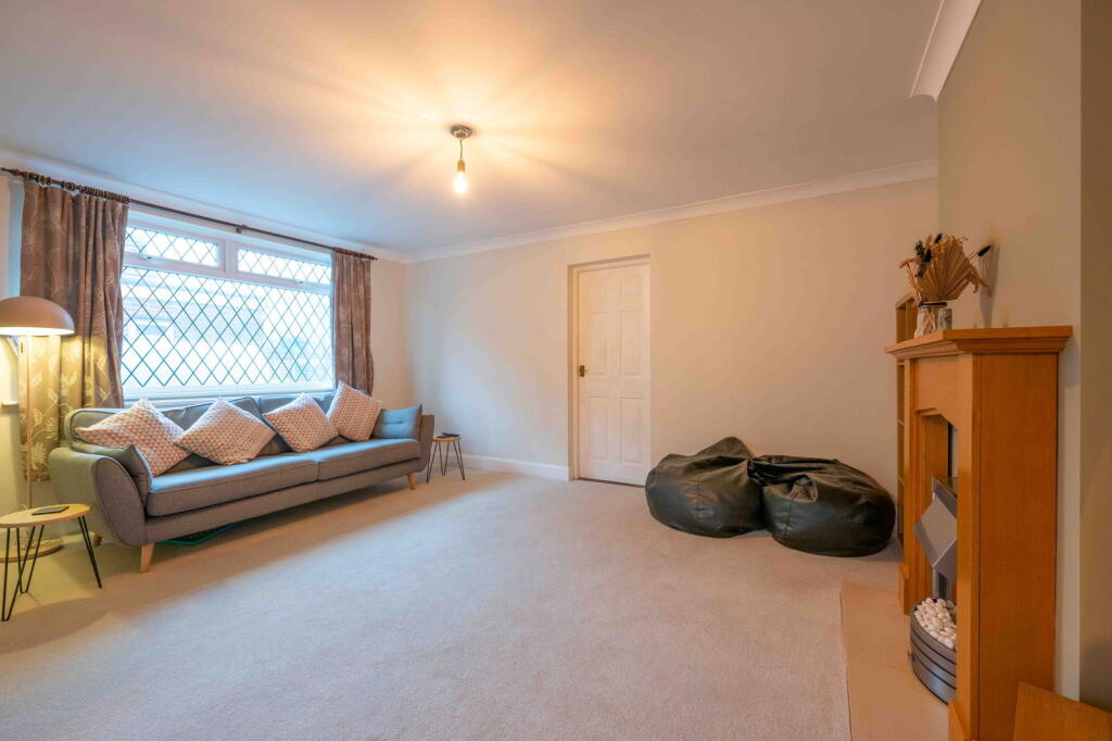 Beaulieu Road, Hamble, Southampton, SO31 photo 4