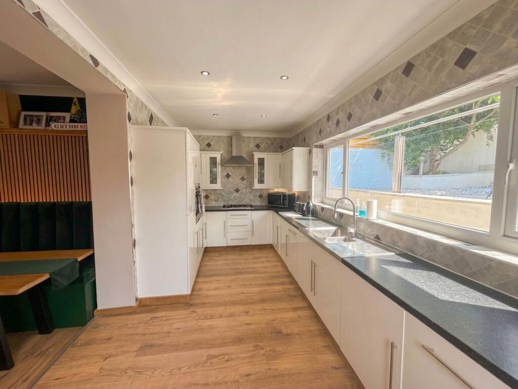 House in Huddersfield - View 3