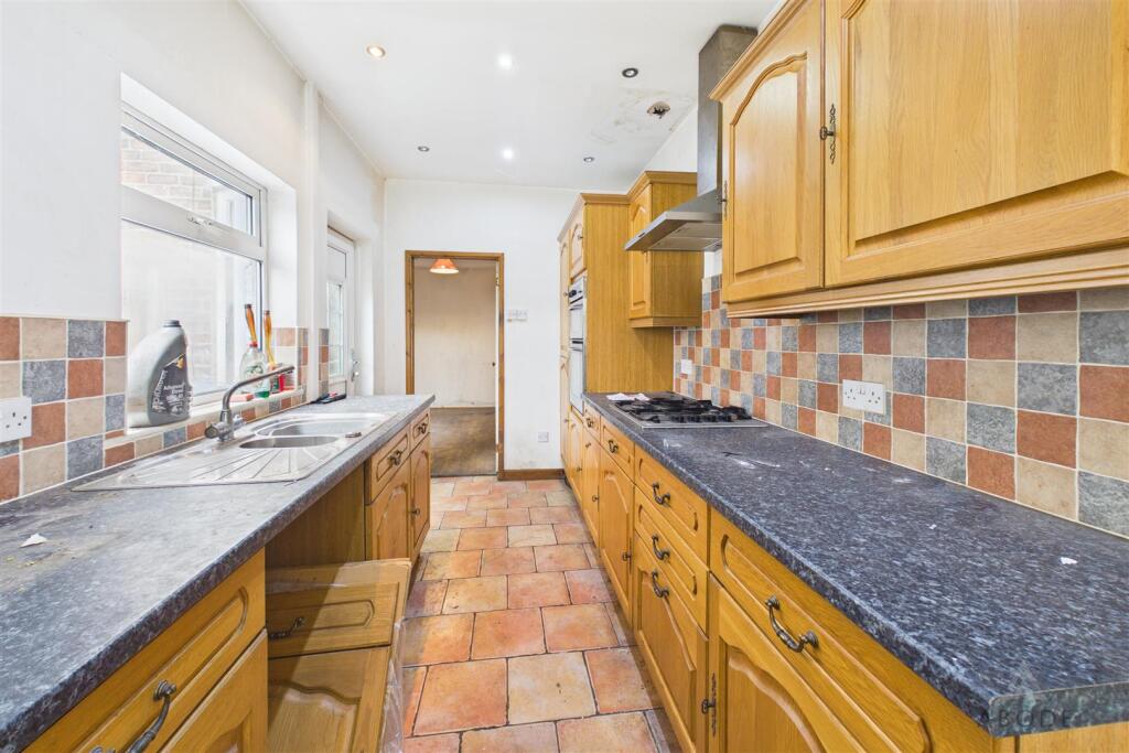 House in East Staffordshire, Burton - More