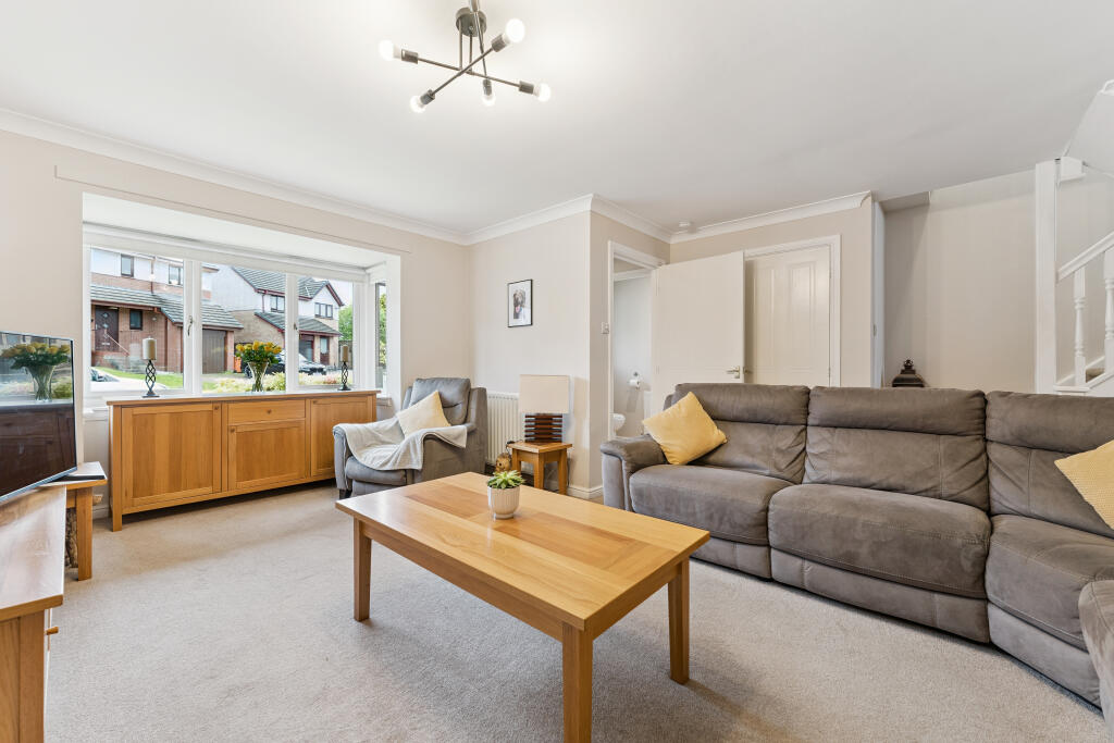 House in Glasgow, Mains Estate, Milngavie - More