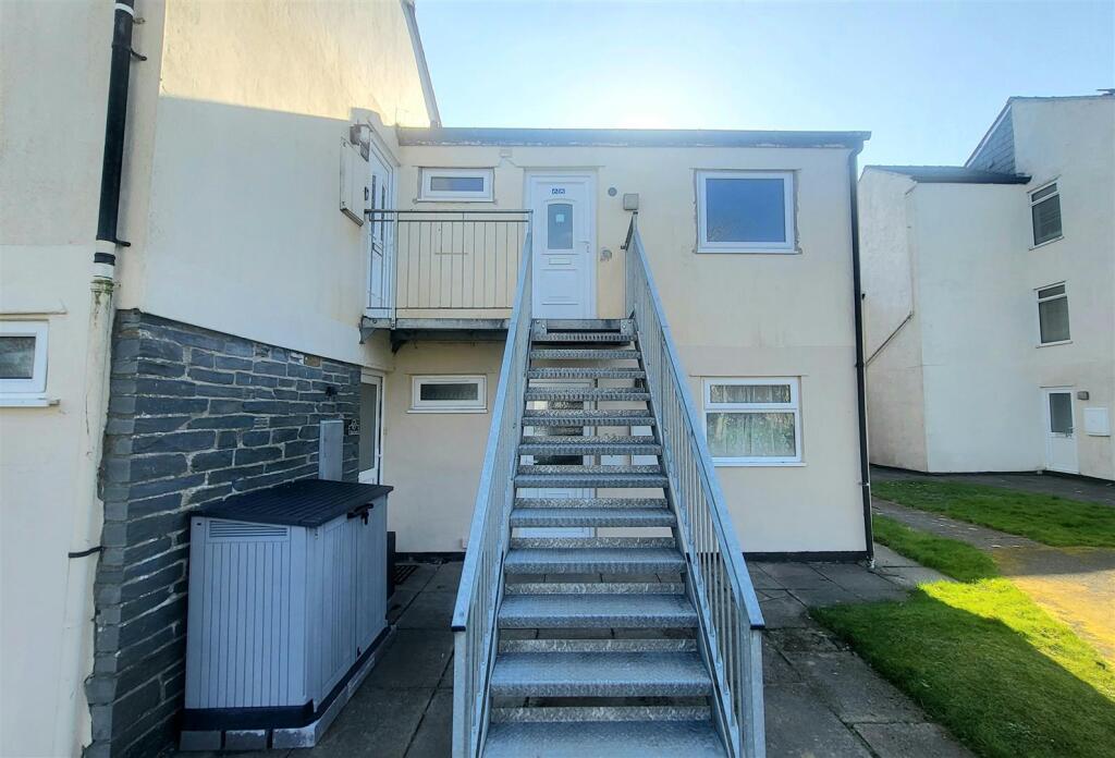 Main image of property: 68 Glan Gors, Harlech
