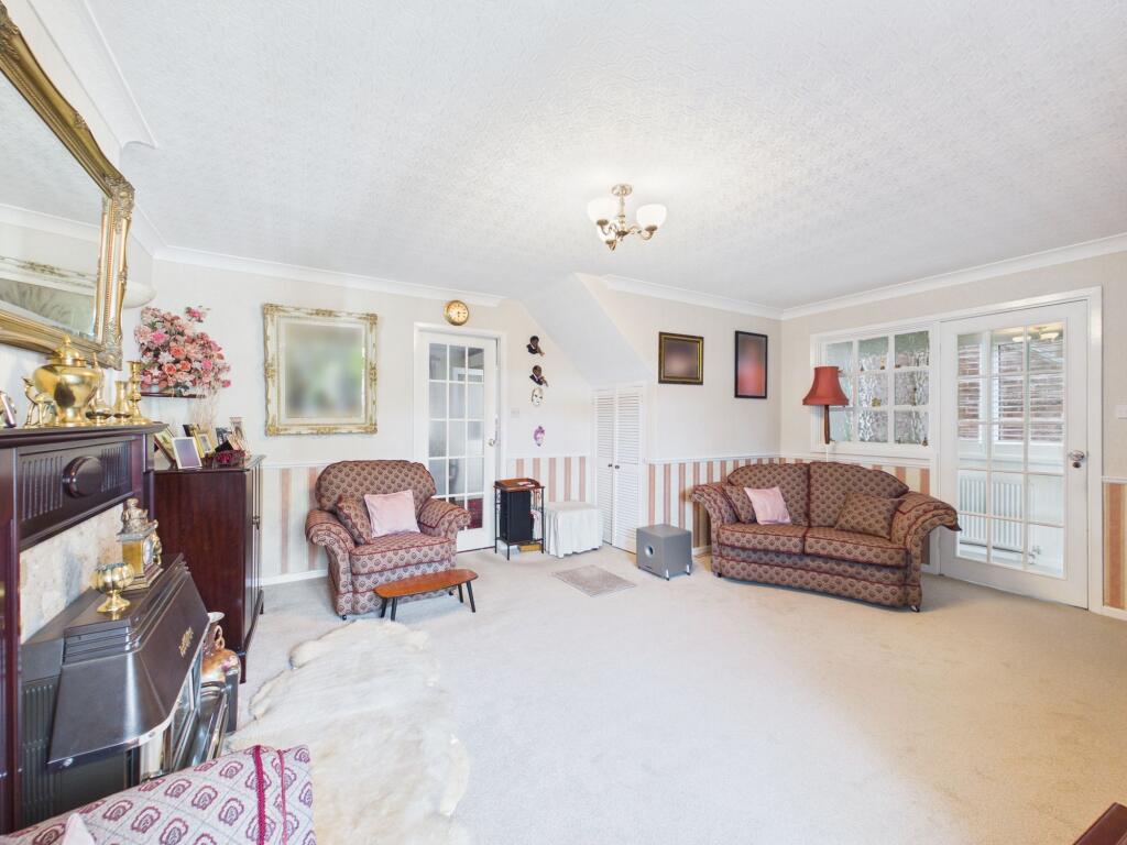 House in Nottingham, Gedling - More