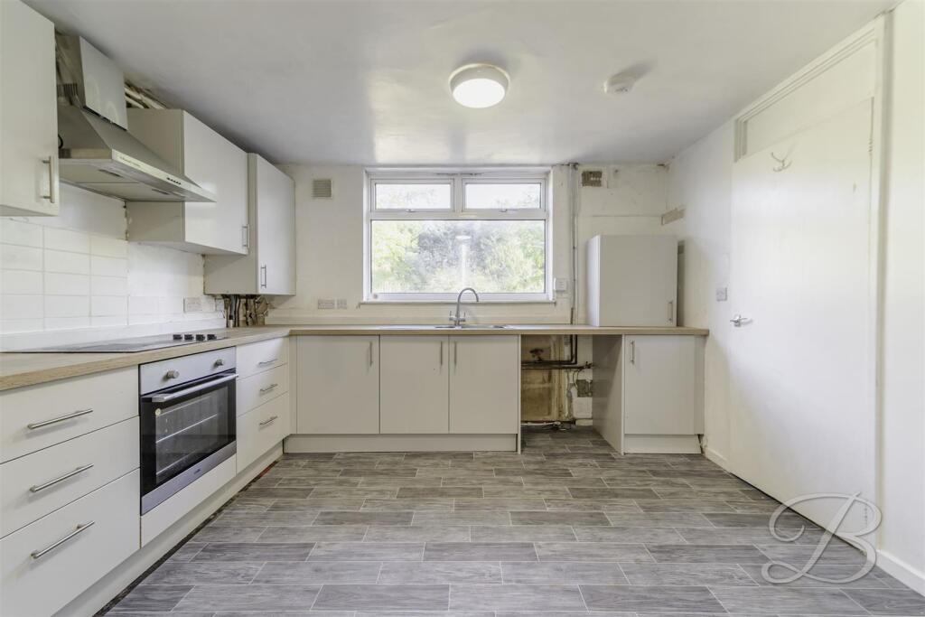House in Mansfield, Nottinghamshire - More