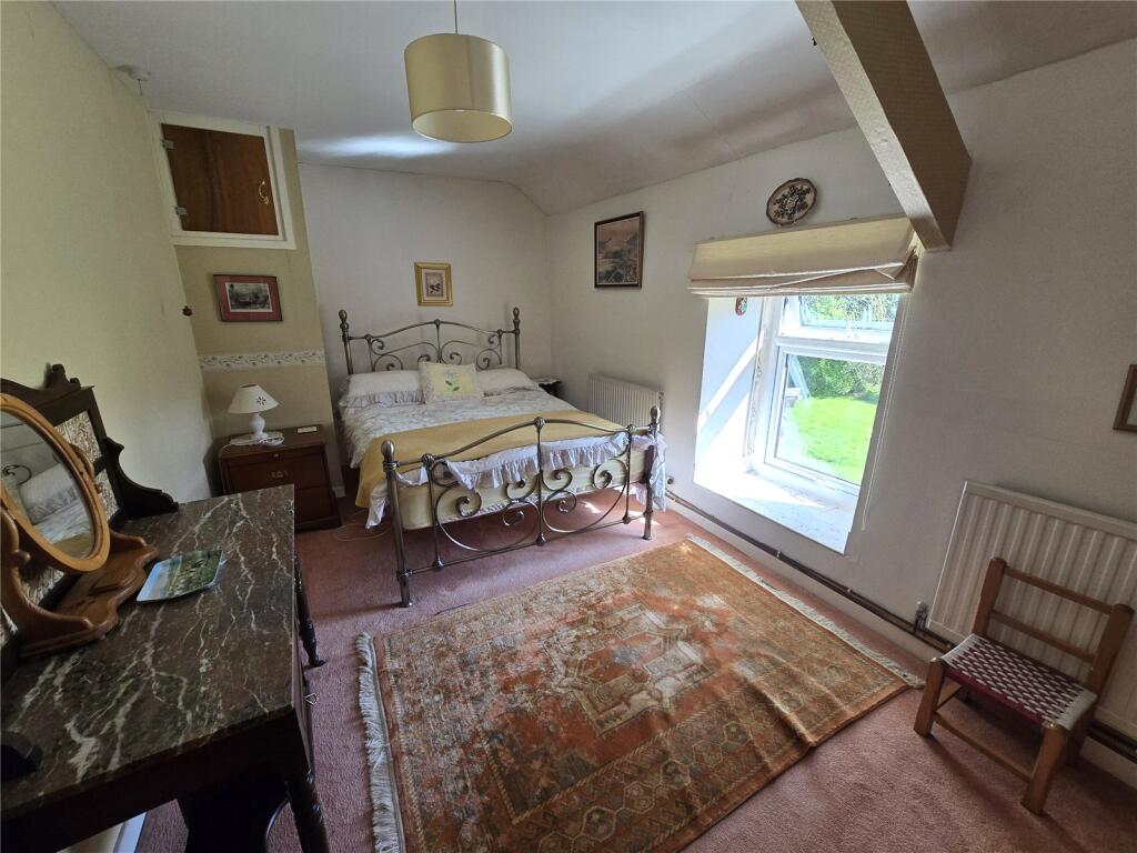 House in Tal-y-sarn, Llanllyfni - More