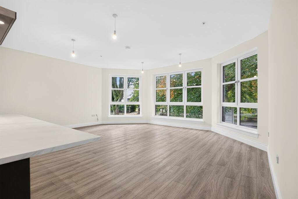 Apartment in Paisley - View 3
