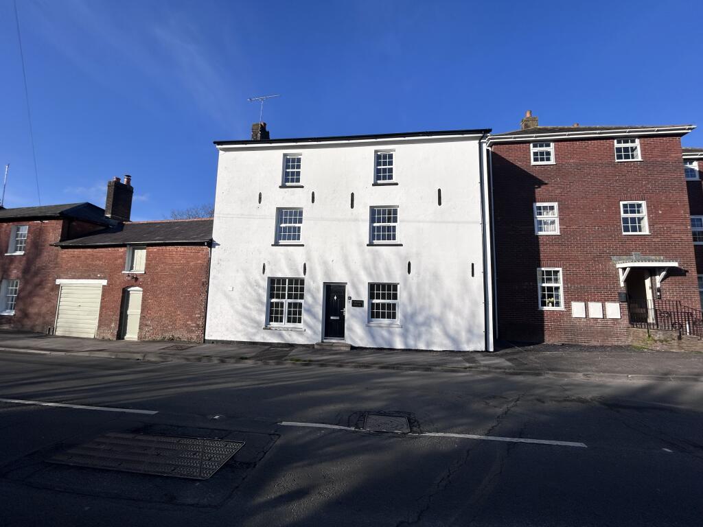 Main image of property: Flat 2 Crown House