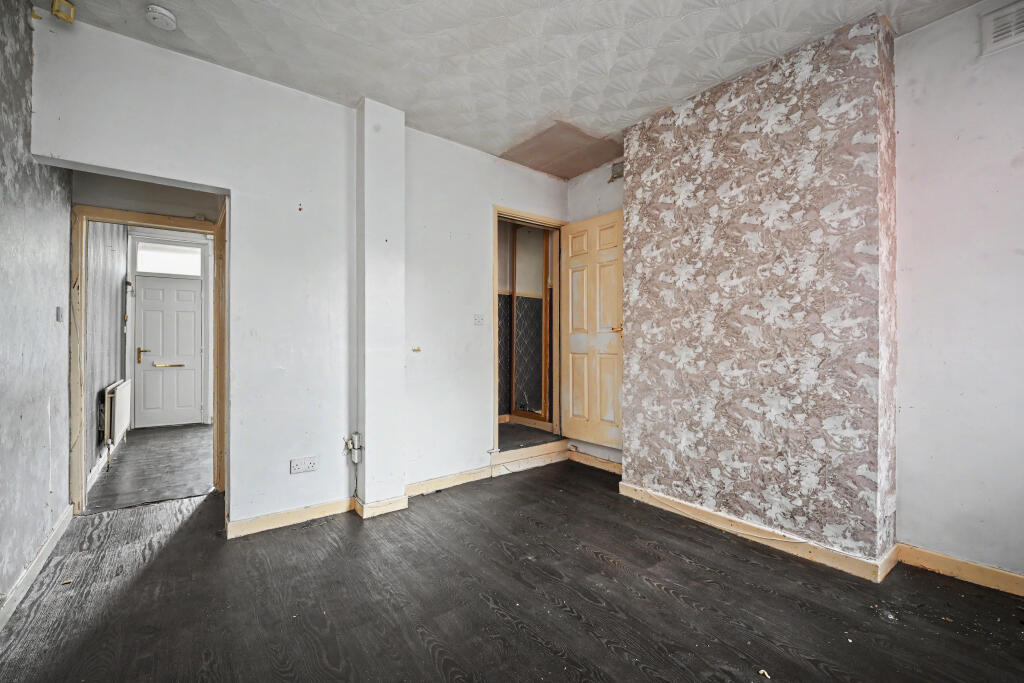 House in Wolverhampton, West Midlands - More