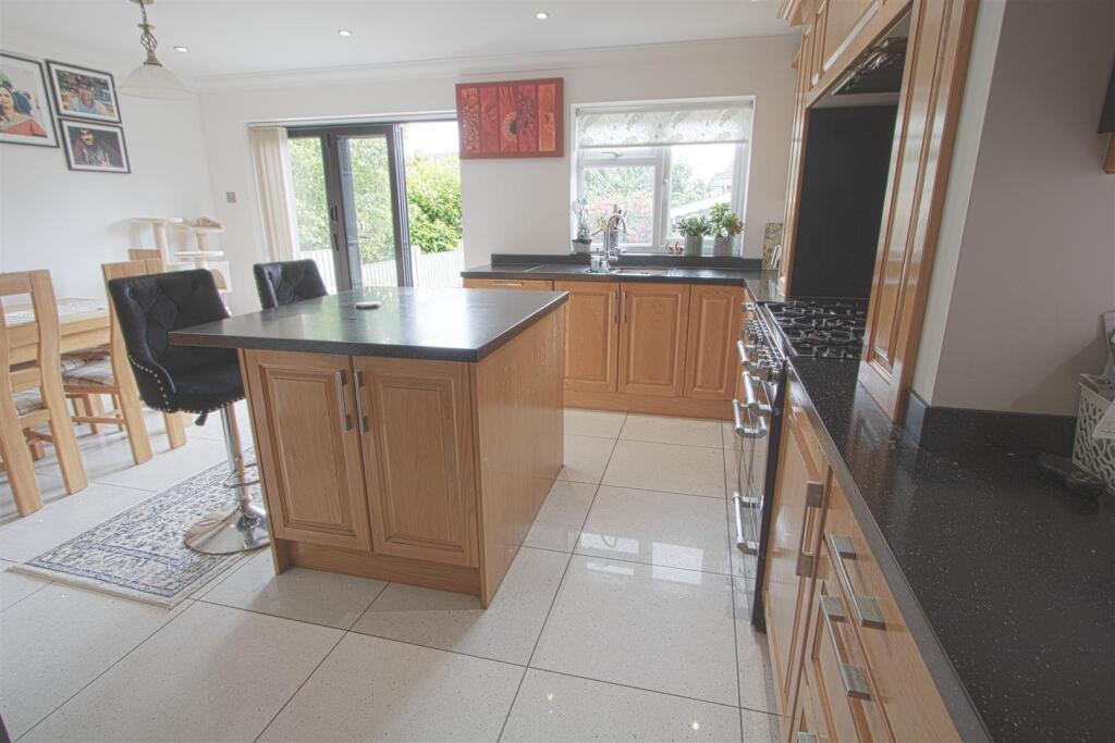 Dedham Close, Billericay photo 3