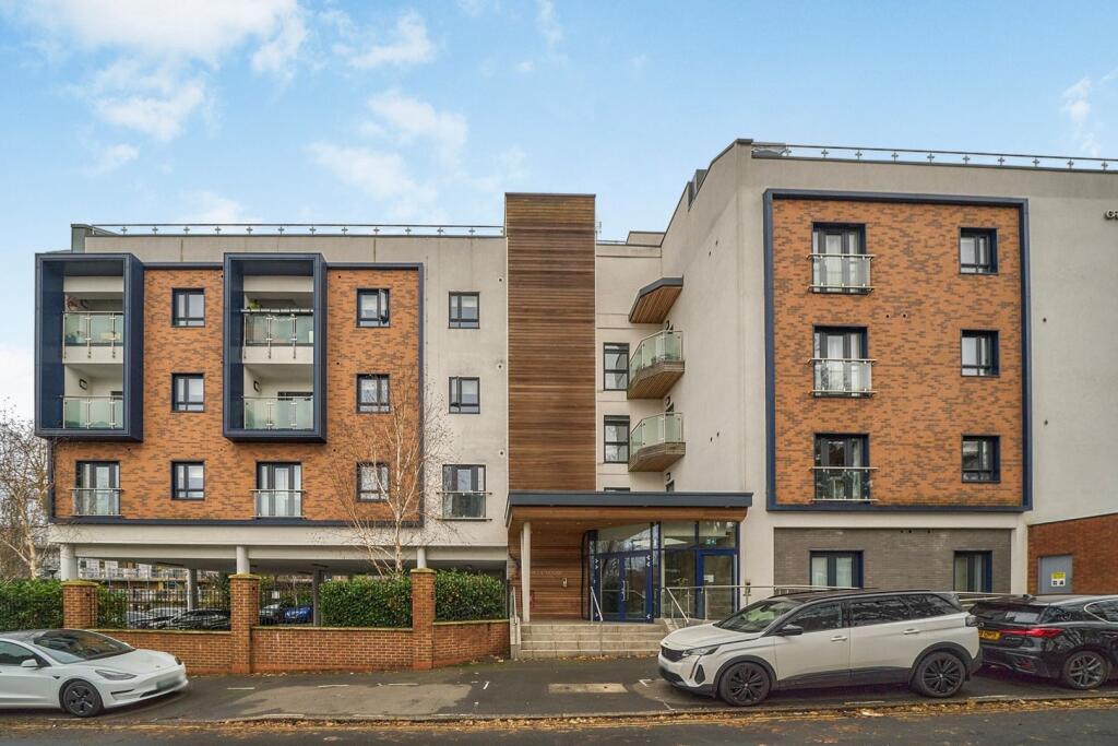 Main image of property: 76 Sidmouth Avenue, Isleworth, TW7