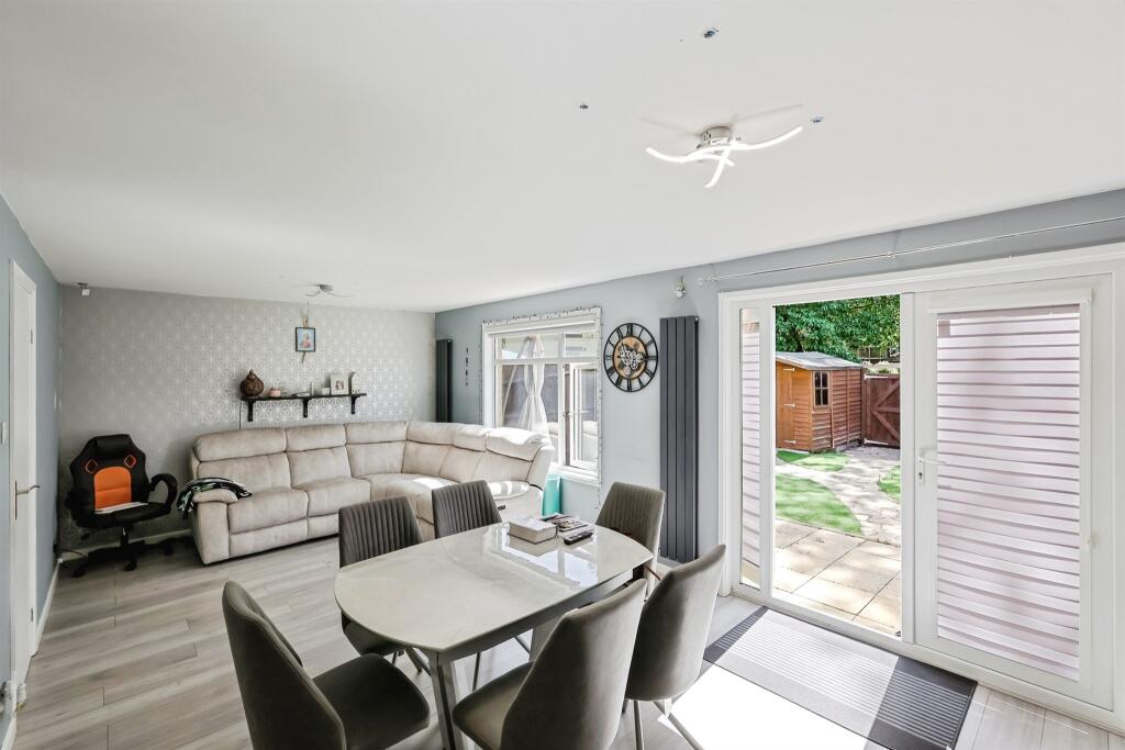 House in Northampton, West Northamptonshire - More