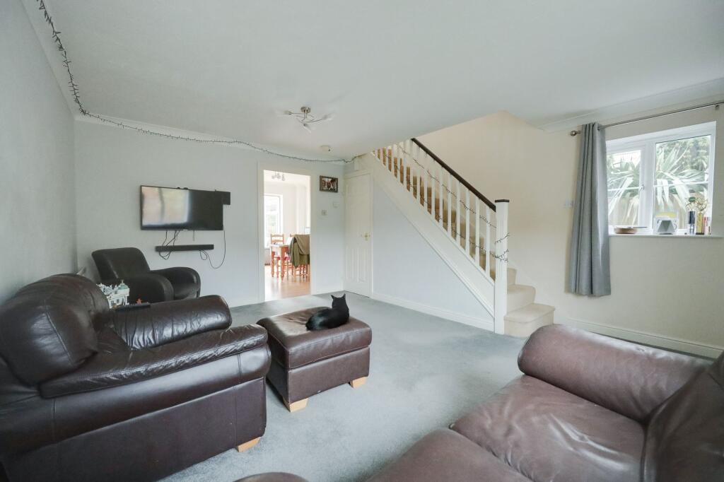 Blackbird Close, Burgess Hill, RH15 photo 3