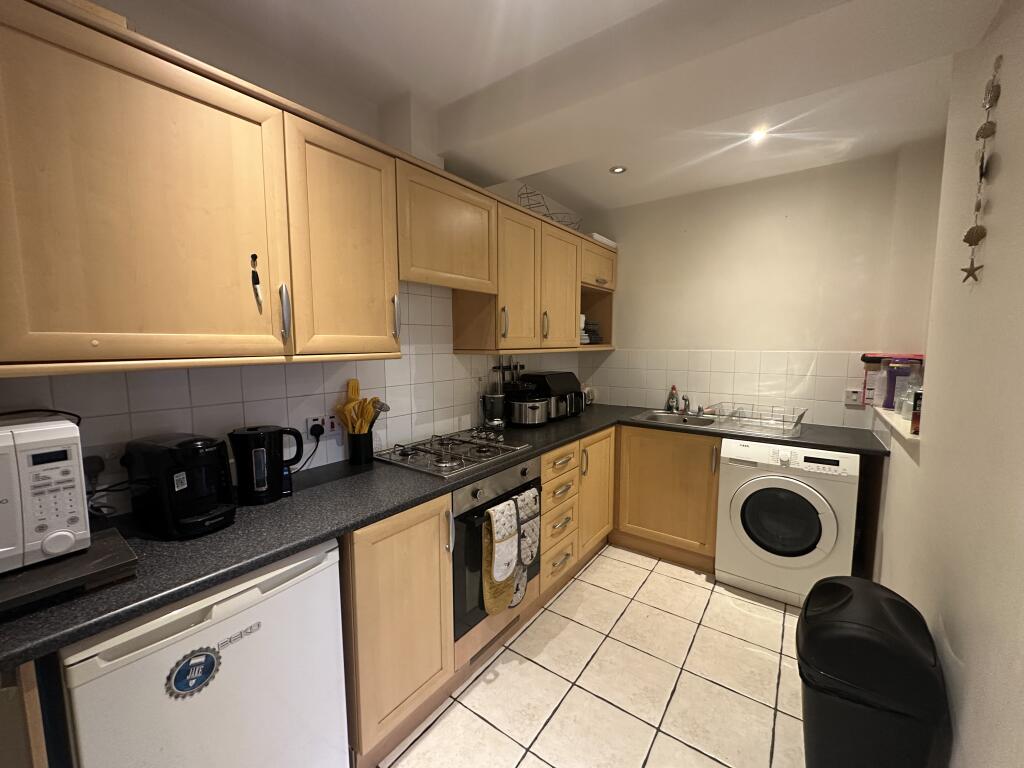 Apartment in Taunton, North Town - View 4