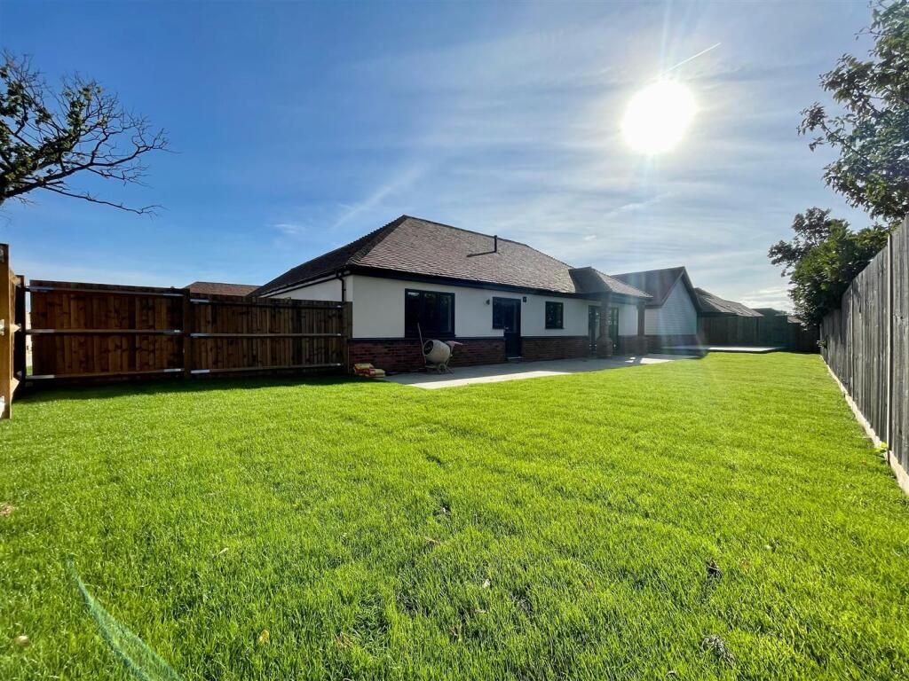 Orchard Close Stoney Hills, Burnham-On-Crouch photo 2