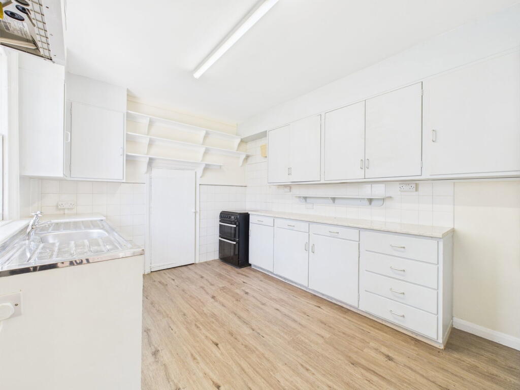 Norfolk Place, Littlehampton, BN17 photo 4