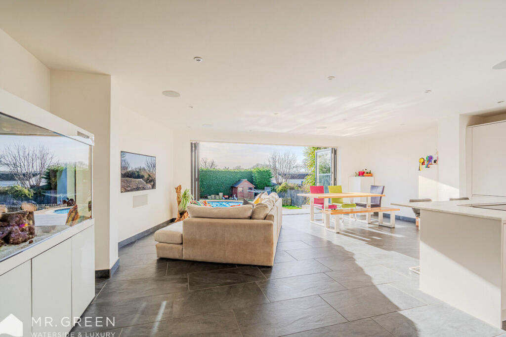House in Christchurch, Iford, Jumpers Corner - View 5