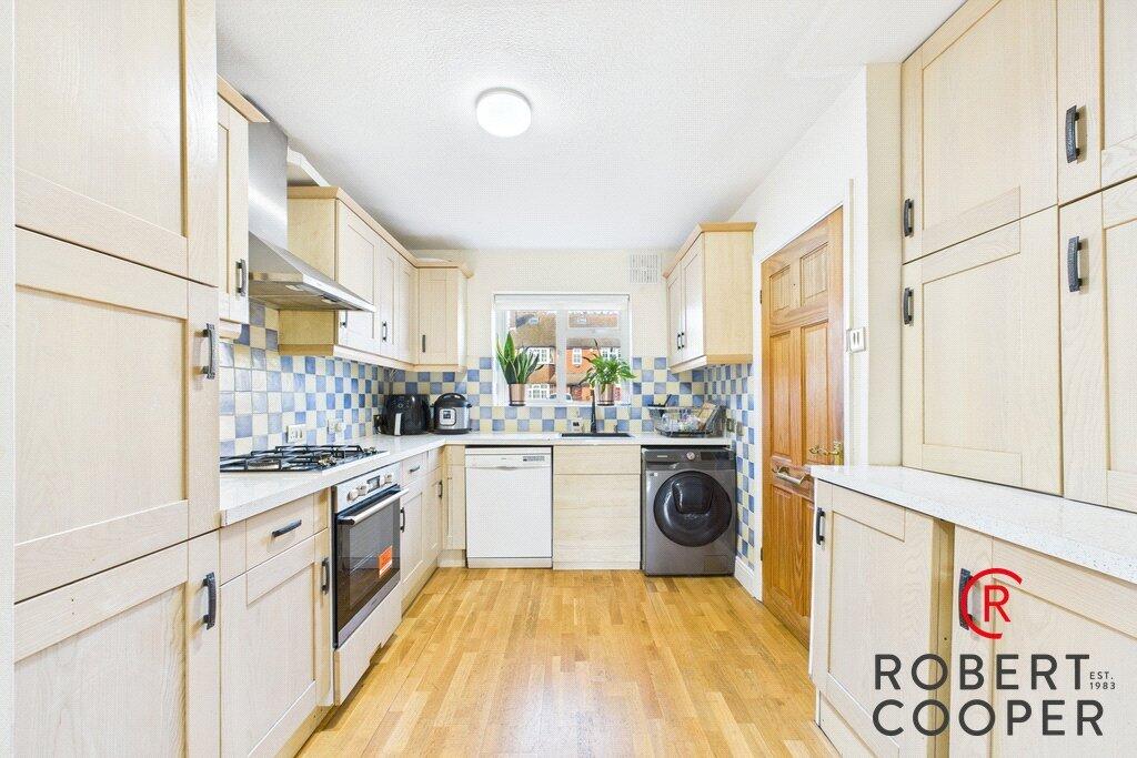 Woodlands Avenue, Eastcote, HA4 photo 3