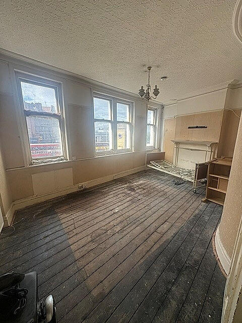 2-bed flat on 1st floor , 636 Finchley Road , London, NW11 7RR, £325,000