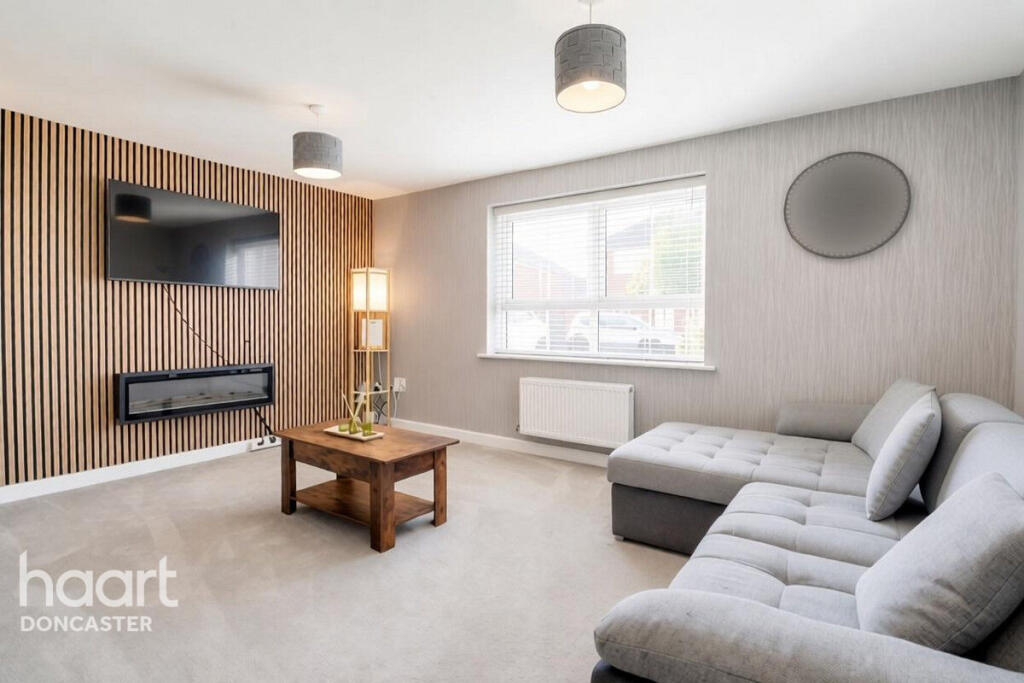 House in Wakefield, Outwood - View 2