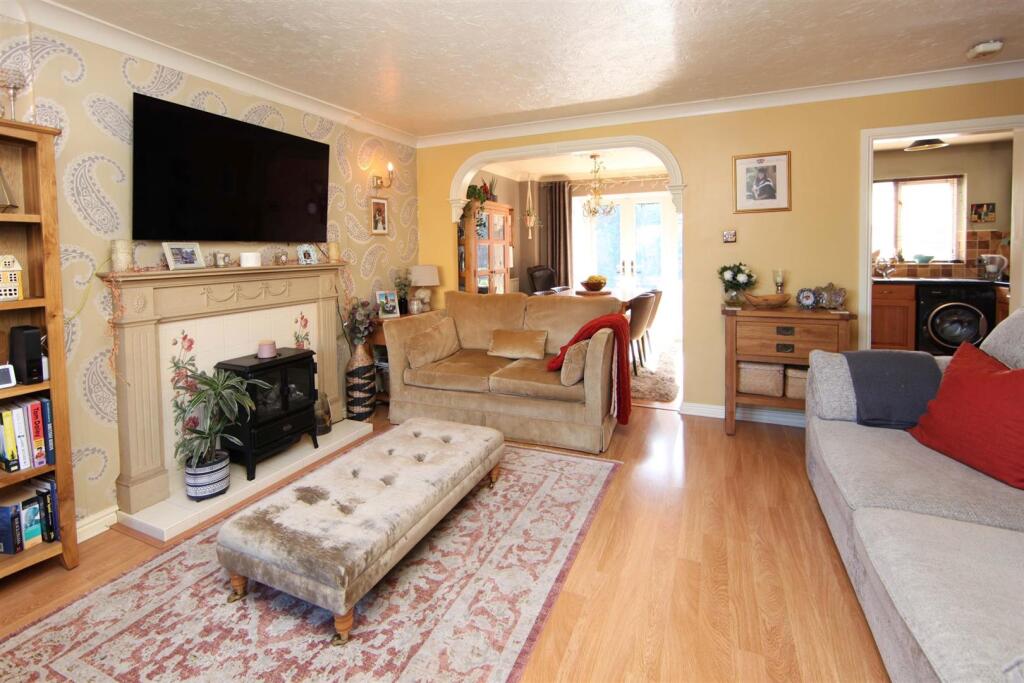 Reed Close, St. Georges, Telford photo 4