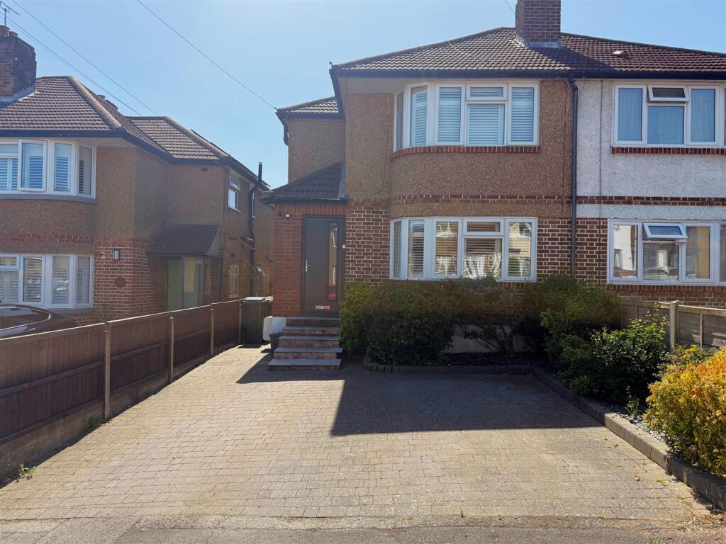 Main image of property: Beechcroft Avenue, Croxley Green, Rickmansworth
