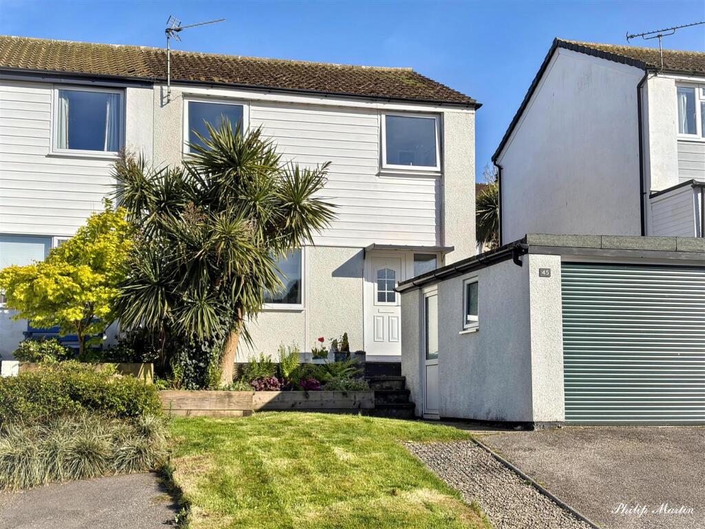 3-bed terraced on Carey Park, Truro, £295,000