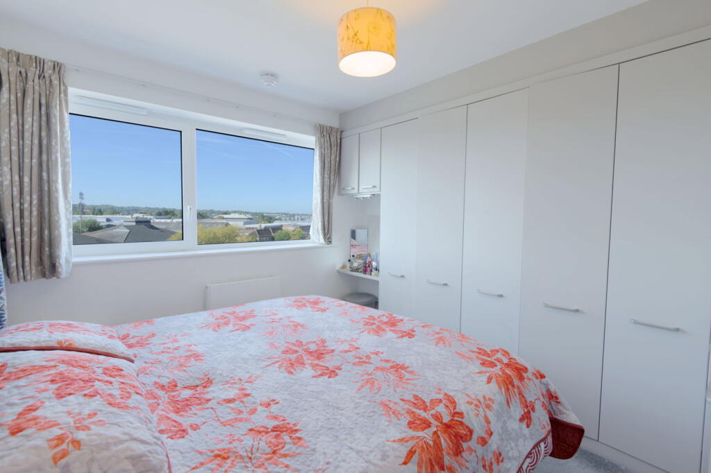 Apartment in Watford - More