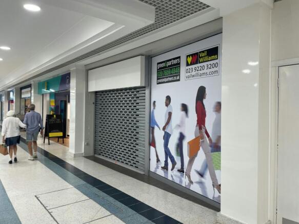PHOTO 3  Unit 92  38 Westbury Mall  Fareham Shopping Centre.jpeg