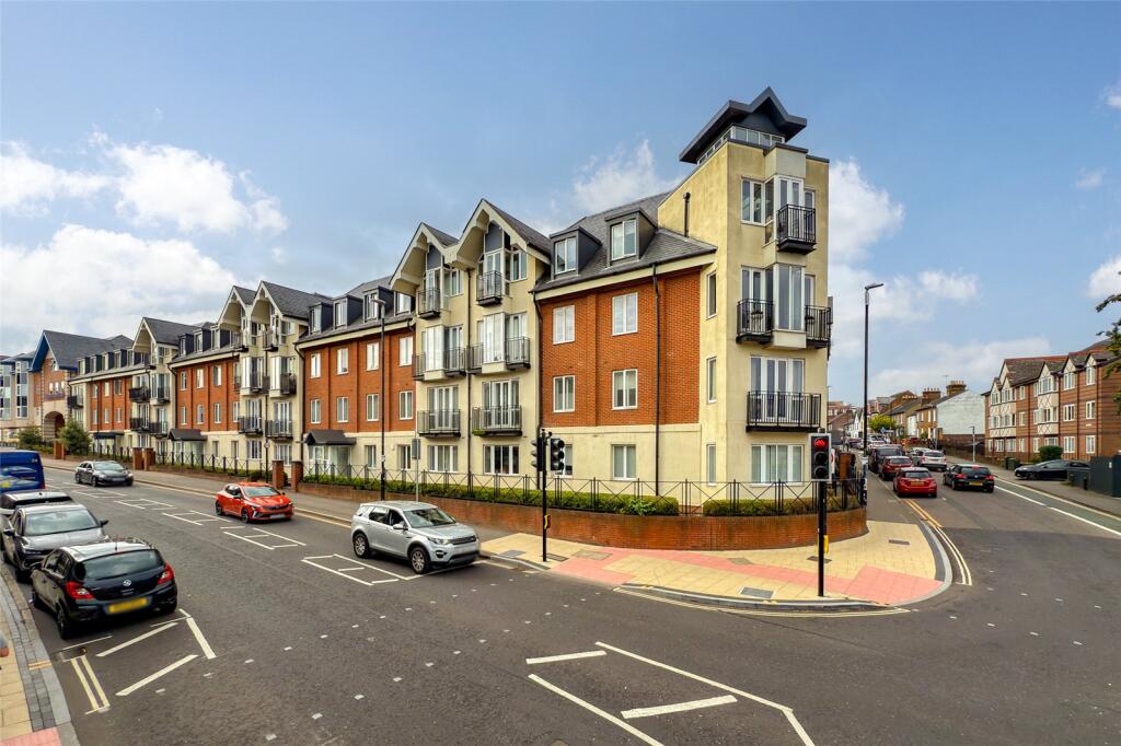 2-bed apartment on Benedictine Place, 25 London Road, St. Albans, Hertfordshire, AL1, £490,000