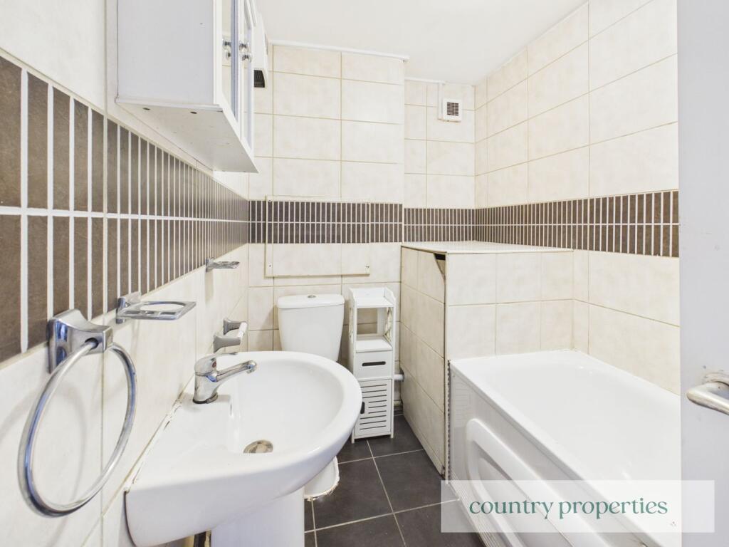 Apartment in Welwyn Hatfield, Hertfordshire - View 4