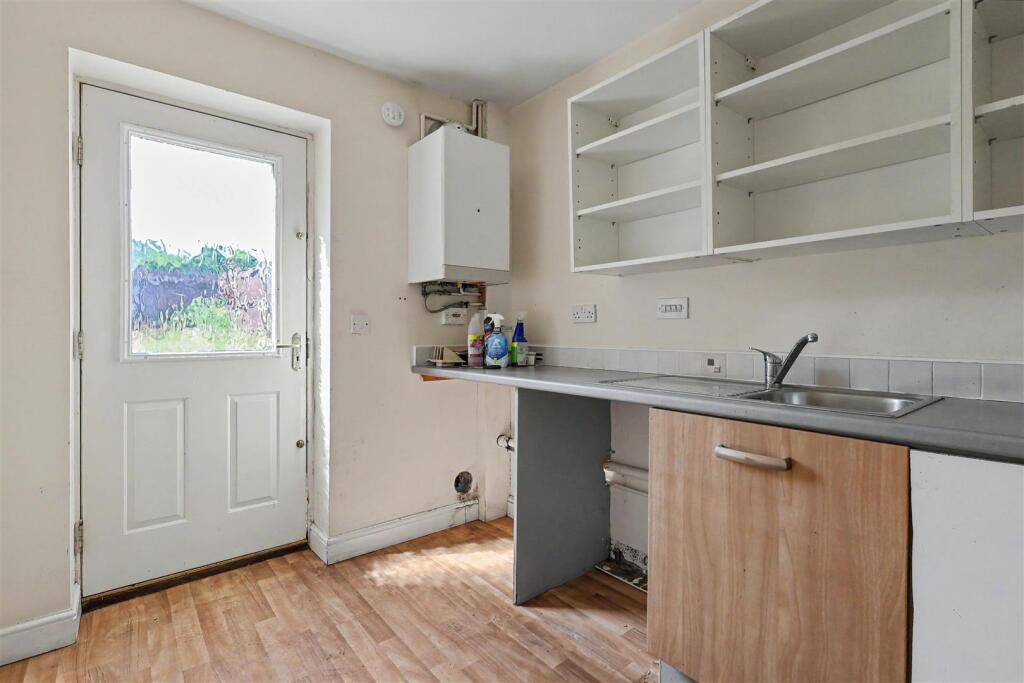House in Nottingham, Daybrook - More