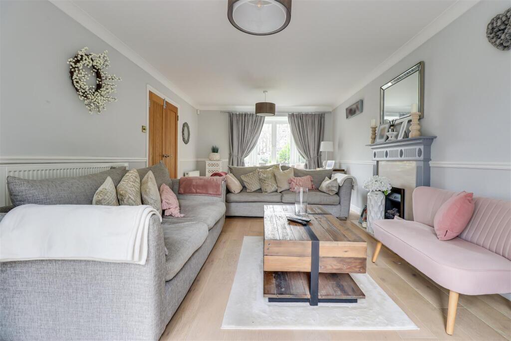 * STAR BUY * Hackamore, Thundersley photo 4