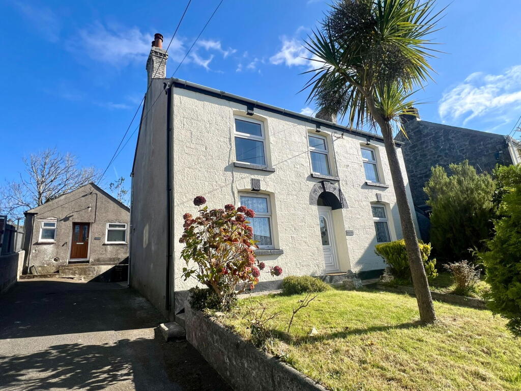 3-bed detached on Foxhole, nr St Austell, Cornwall, PL26, £279,000
