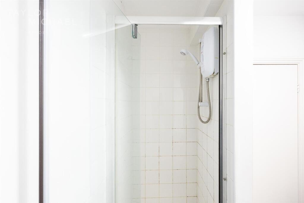 6 bedroom terraced house for rent