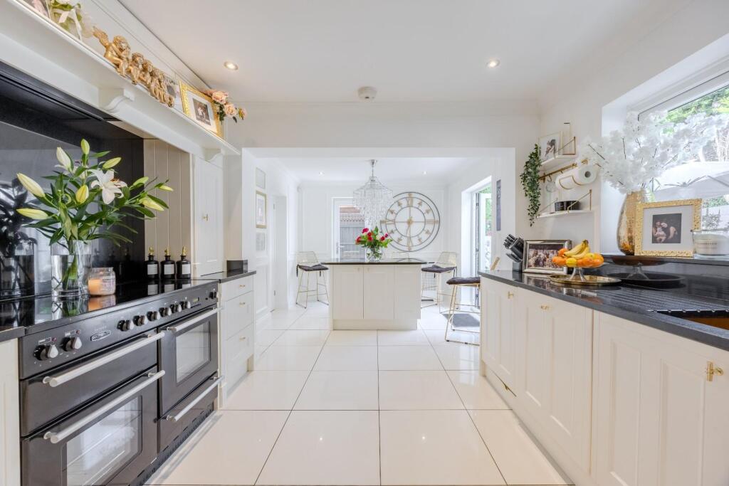 House in Rochford, Rayleigh - View 2