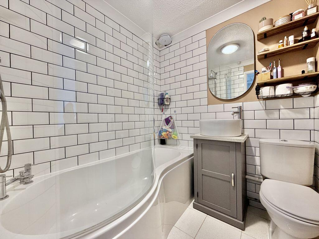 Northcroft - Gorgeous Family Home photo 3
