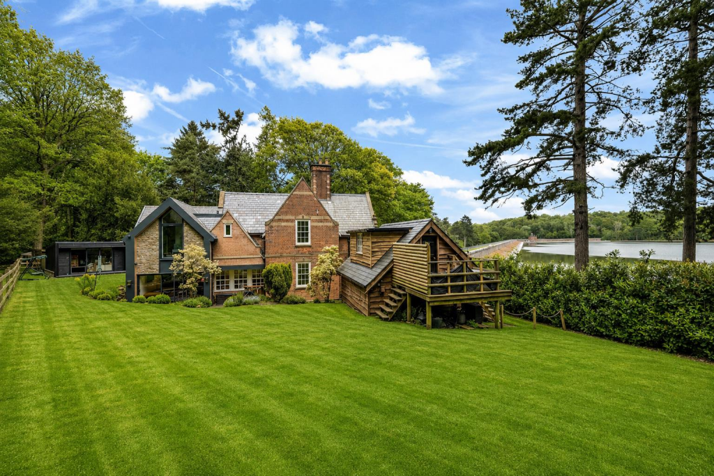 Main image of property: Lakeside Cottage, Kinchley Lane, Rothley