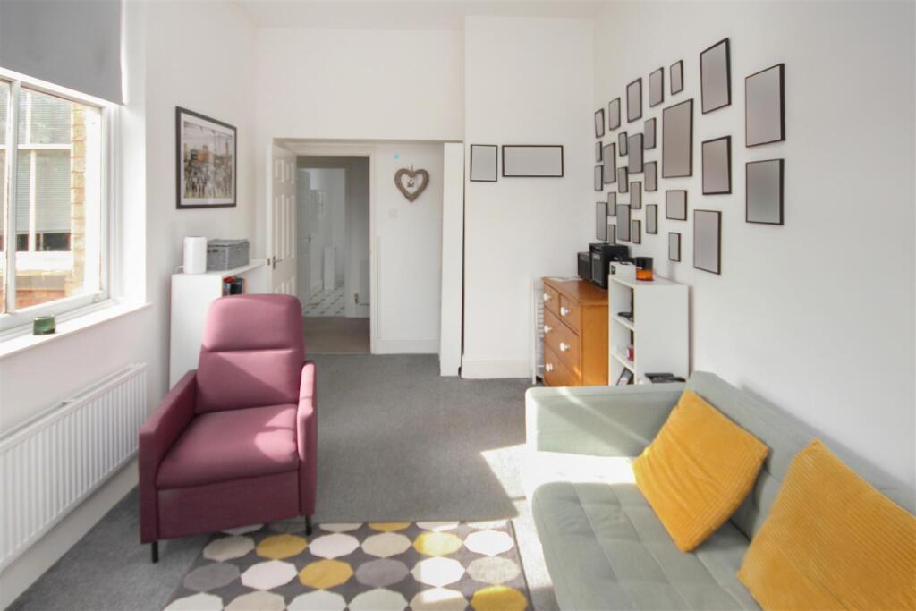Apartment in Northampton - View 4