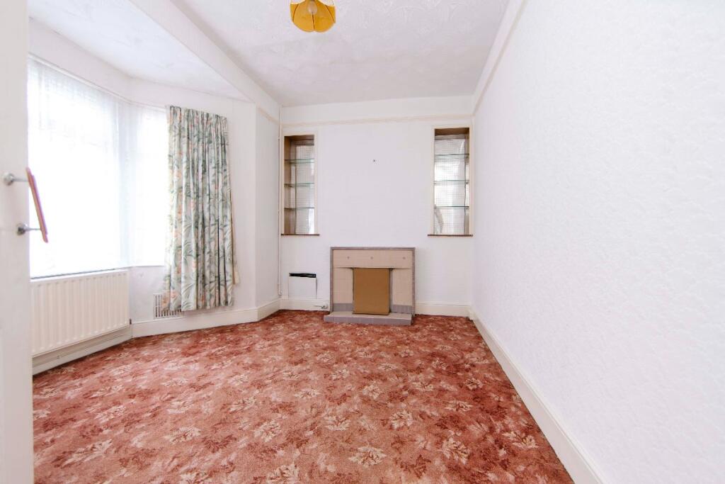 House in Treharris - View 4