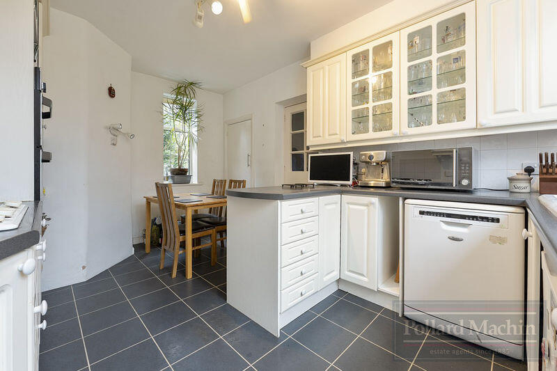 Elmfield Way, Sanderstead, Surrey photo 4