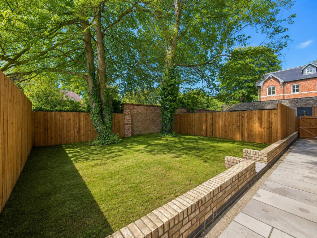 Apartment in York - View 2