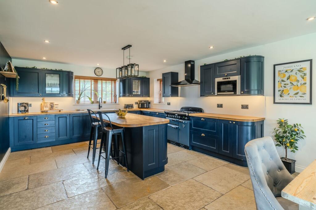 Brickyard Lane, Drakes Broughton, WR10 photo 3