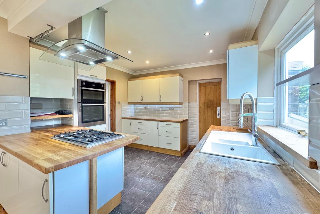 House in Fareham, Locks Heath - View 3