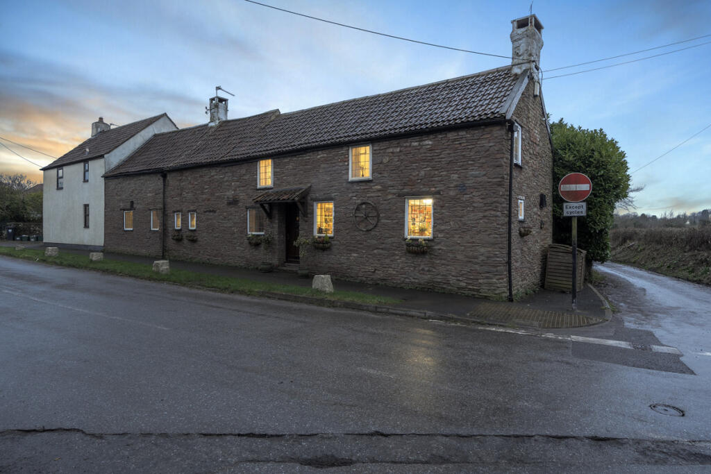 Main image of property: Crossroads, Bristol, BS16