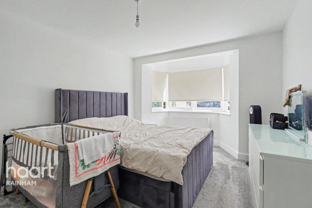 Apartment in Rainham, South Hornchurch - View 4