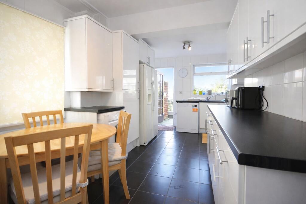 3 bedroom semi-detached house for rent