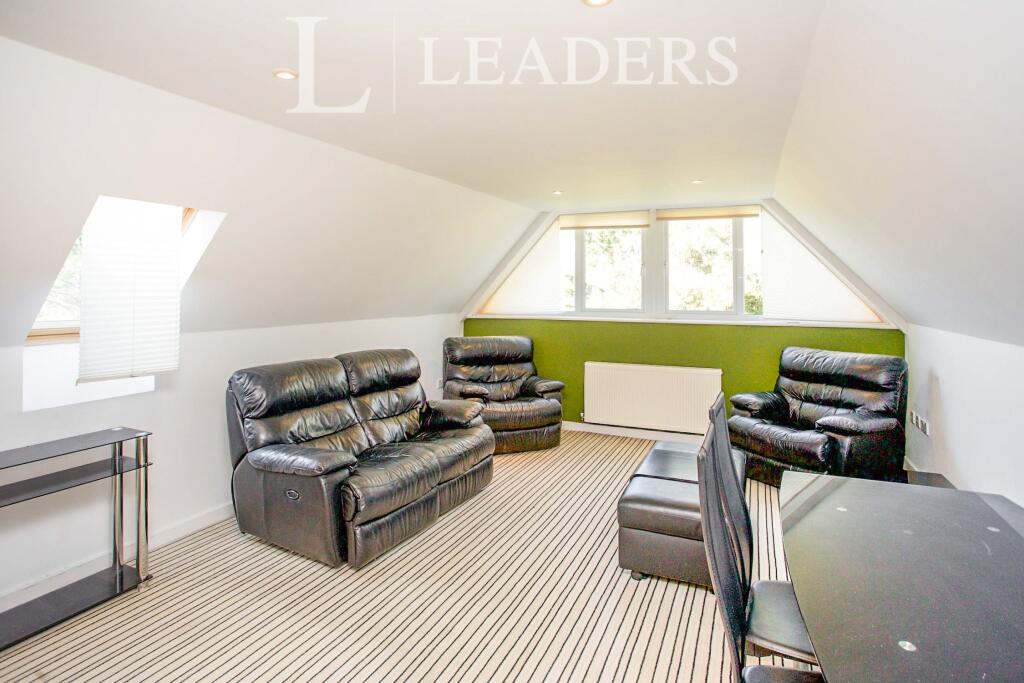 Apartment in Southampton - View 4